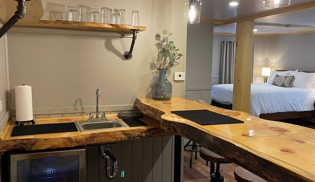 Close to Everything, Cozy Cottage for up to 6, Cleanest in Rangeley!