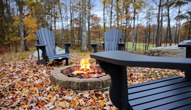 Close to everything!~GAME ROOM~FIRE PIT & HOT TUB~Dogs OK! Lake Access & Dock!