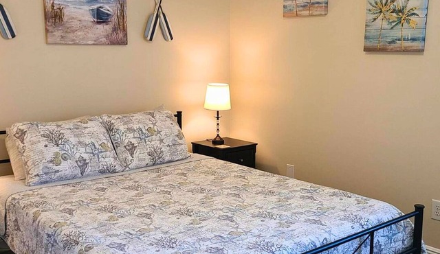 Close to everything! Old Town Bay St Louis, Beach, New Orleans just 45 min away