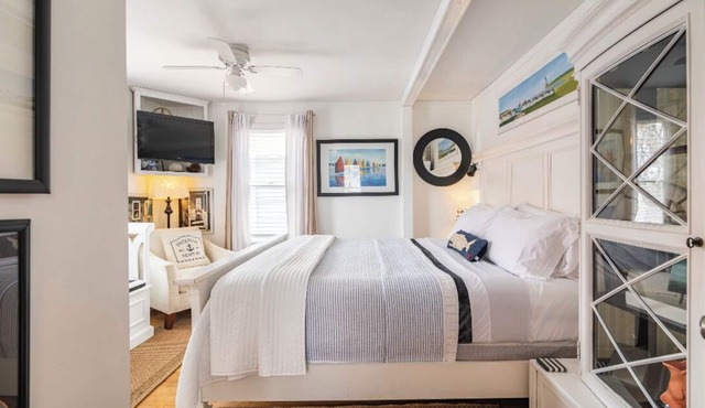 CLOSE to everything/Private Bath