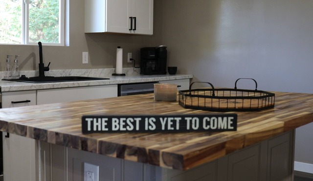 Close to Everything Spacious 5Bdr Mountaineer Retreat Morgantown - Sleeps 14