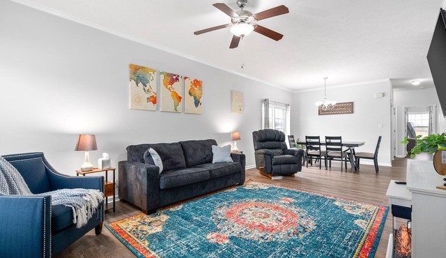 Close to everything in Clarksville and Fort Campbell; Dog-friendly Townhome.
