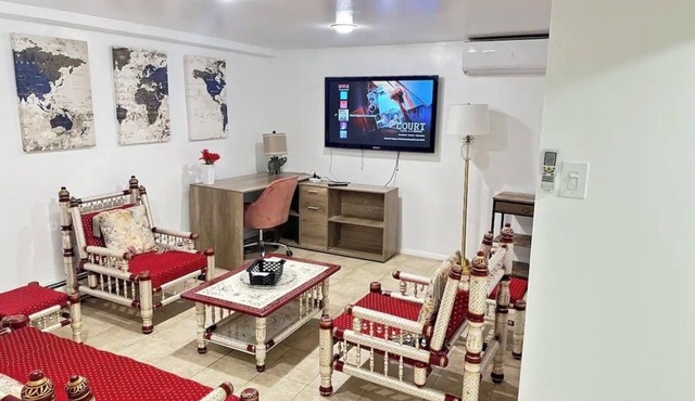 Close to everything with free parking in Farmingdale