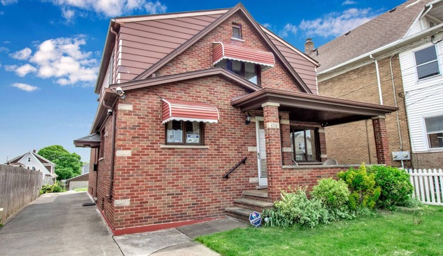 Close to Fall Charming 3-bedroom House with AC and WiFi in amazing Niagara Falls
