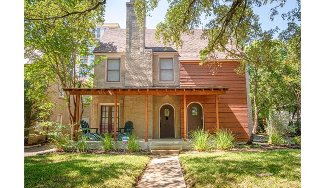 Close to Famous Attractions with Hot Tub and Fire Pit