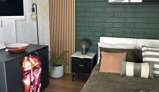 Close to Flinders Hospital & Uni ,Pub,restaurants,Westfield , Beach. Park views.