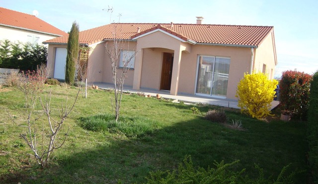 Close to Auvergne's volcanoes, lakes and magnificent natural sites.