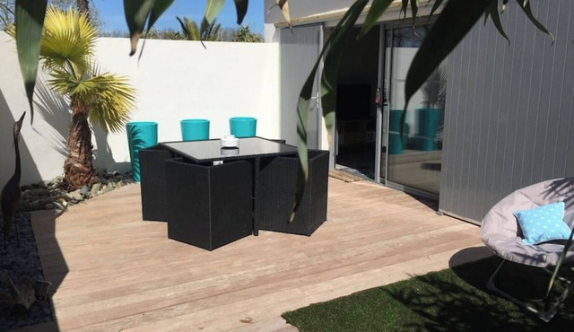 CLOSE TO THE BEACH, IN A RURAL SETTING