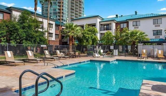 Close to Gammage Lawn and Historic Palm Walk! Pets are Allowed, Swimming Pool!