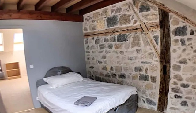 Close to Geneva (8 km)