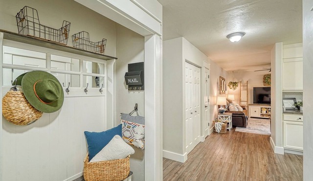 Close to Glacier Park! 4 Bedroom, 2 bath Family and Pet Friendly Comfy Home