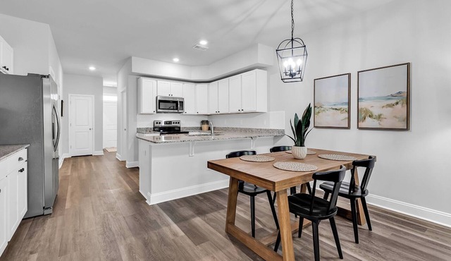 CLOSE TO GOLF AND BEACHES! 🏌🏼🏖️ 3BR Home with King Bed