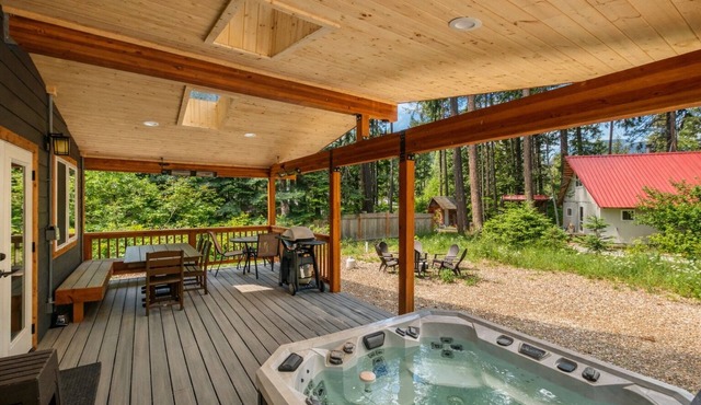 Close to Golf/Lake | Hot Tub | Deck | Dogs | BBQ