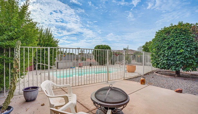 Close to Golf: Sun City Escape w/Furnished Porch!