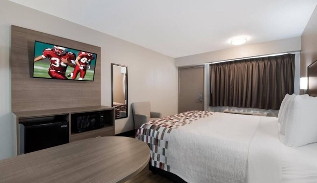 Close to Hamilton Place Mall | 2 Budget Friendly Rooms | Pets are Allowed