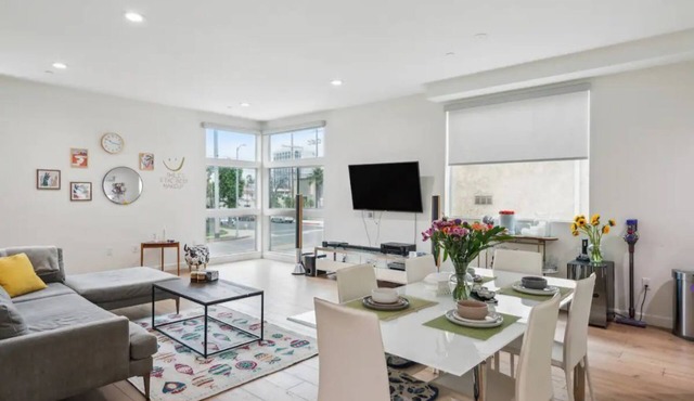 Close to Hollywood and Getty with a Panorama Deck