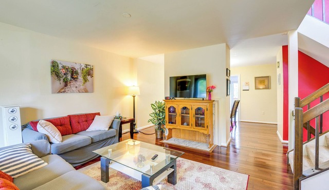 Close to Hospital & Dulles: Herndon Townhome