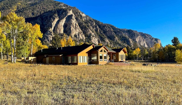 Close to Hot Springs: Chalk Creek Meadows Home!