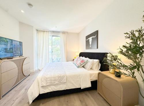 Close to Irvine IVC&UCI gate community2b &3b house more than 30nights