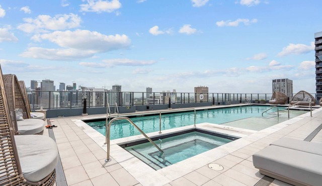 Close to Kaseya Center | Lux Condo | Pool & Gym