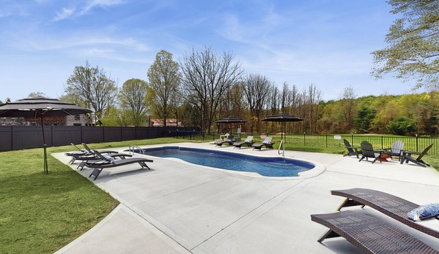 Close to Lake George! Couples Retreat w/Pool