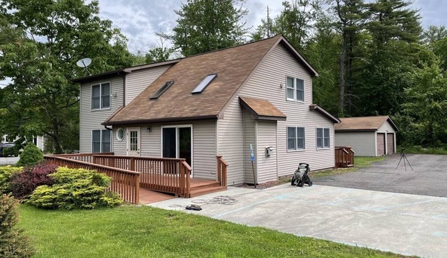 Close to Lake Wallenpaupack! Walk to the Beach!