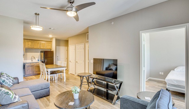 Close to Lakes, Parks & Winery: Bonham Apt
