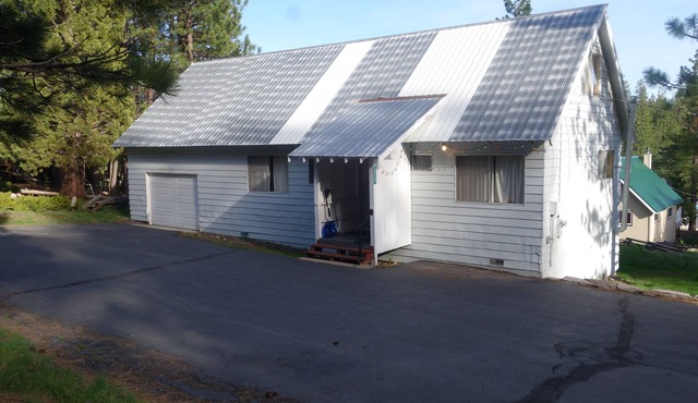 Close To Lassen, Big Yard, And Room For RV Parking