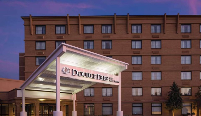 Close to Laurel Park with On-site Dining & Gym