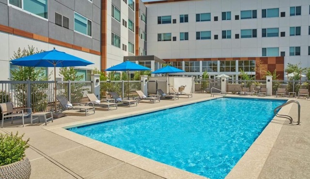 Close to Local Attractions! 4 Spacious Accommodation | Free Breakfast + Pool