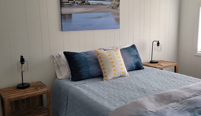 Close to local beaches, beachcombers welcome!