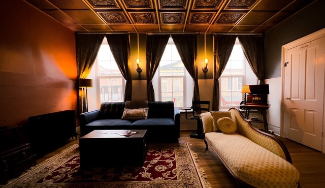 Close to Local Opera House - On the main drag