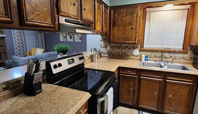 Close to Louisiana Down's Casino. nA charming 3-bedroom house, great amenities!