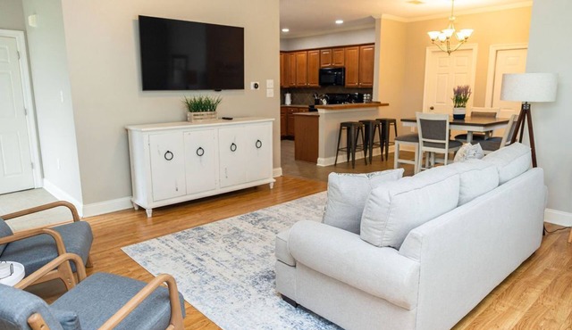 Close to LSU and Hospitals - King Beds & Pool