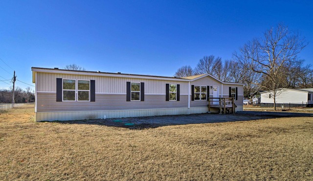 Close to Marinas: Bernice Home w/Large Yard