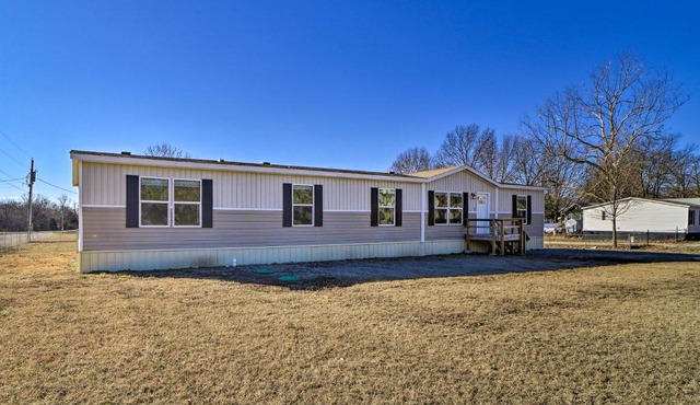 Close to Marinas Bernice Home with Large Yard