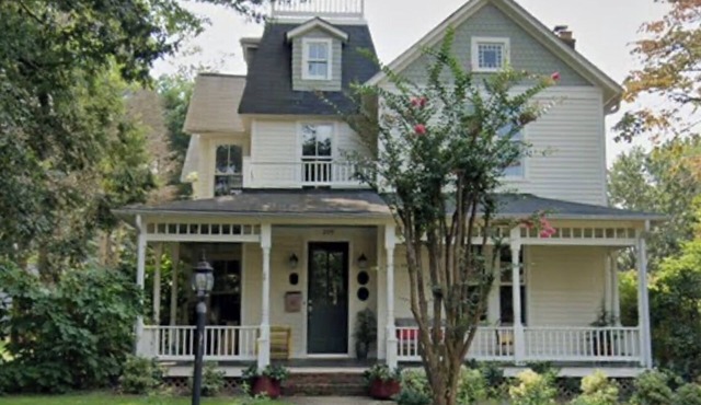 Close to Metro in Falls Church City