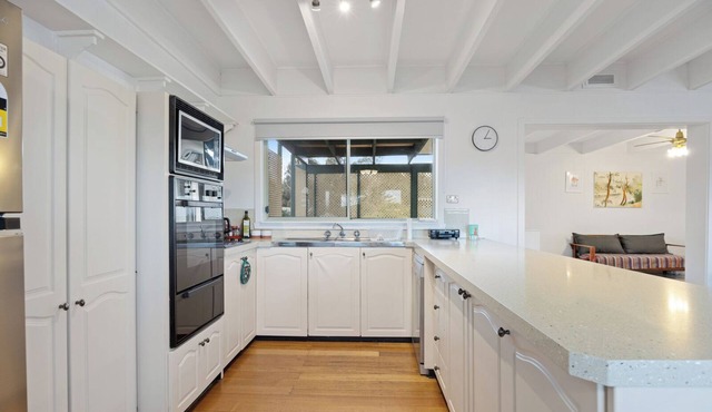 Close to MotogpTrack, Smiths beach, comfortable holiday house for family of 6