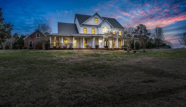 Close to MSU | Spacious | Grill Deck