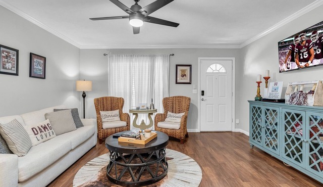 Close to MSU | Stylish | Grill Deck