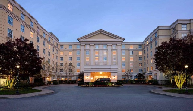 Close to Mystic Aquarium + Dining, Pool & Spa