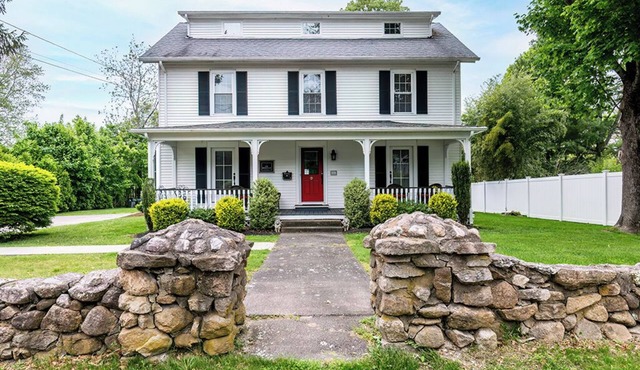 Close to NARRAGANSETT beaches, Downtown, Bike Path, Historic "The Wakefield"