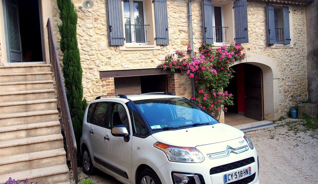 Close to Nîmes, authentic village house renovated in 2009 - Courtyard and garden