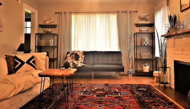 CLOSE TO NOTRE DAME, ST. MARY'S, AND HOLY CROSS COLLEGES!