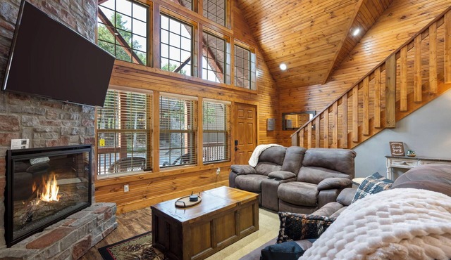 Close to Outdoor Pool, Jetted Tub, Rustic Lodge!