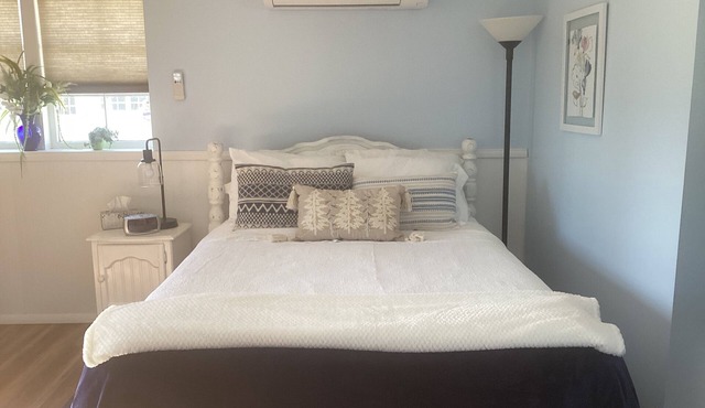 Close to Oxford and Miami U. Pet friendly-limit 2. Country setting.