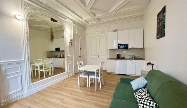 Close to Paris - The Boudoir