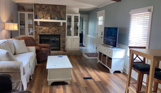 Close to Parris Island! Beaufort SC, Newly Renovated 2 Bedroom 2 Bath Sleeps 6