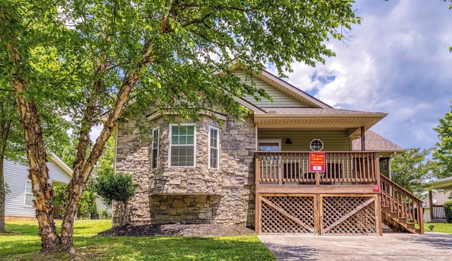 Close to Pigeon Forge and Dollywood One Story 2 bedroom dog Friendly