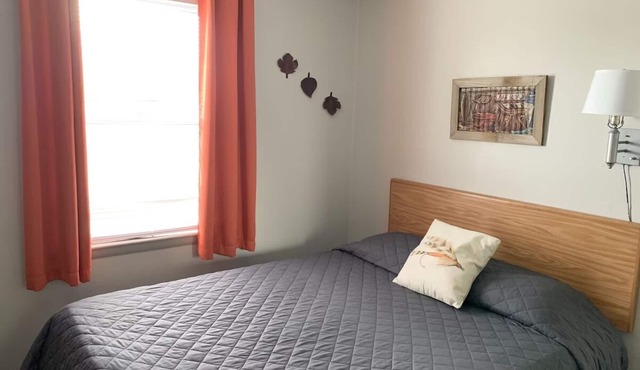 Close to Pool Cabin Getaway-Cabin 5